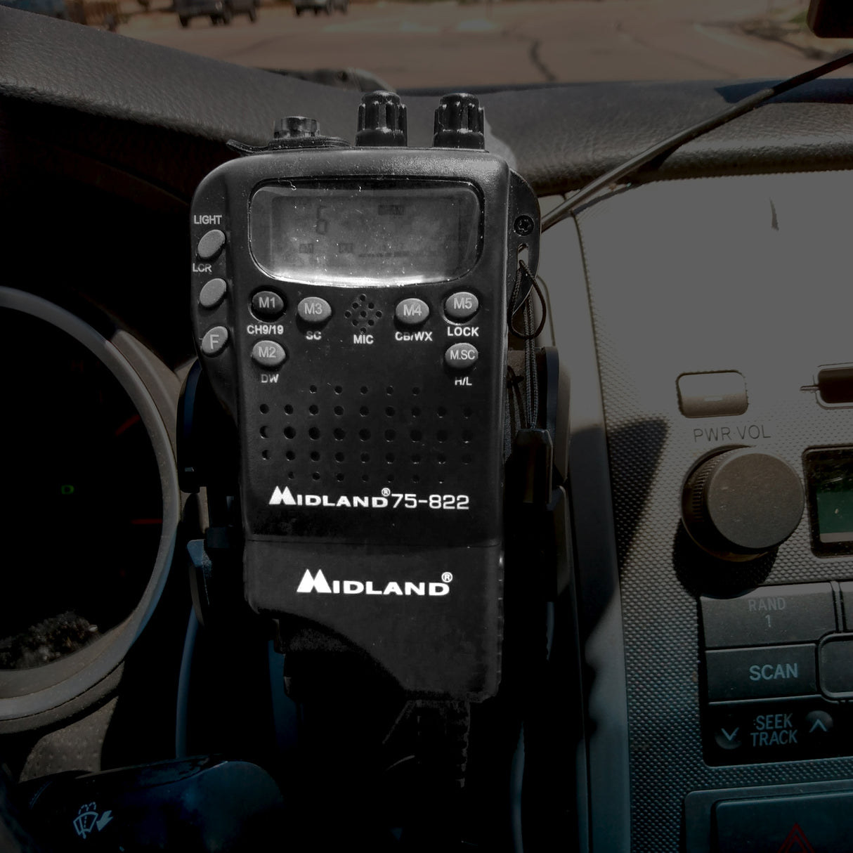 Midland 75-822 on Dashboard  | Right Channel Radios