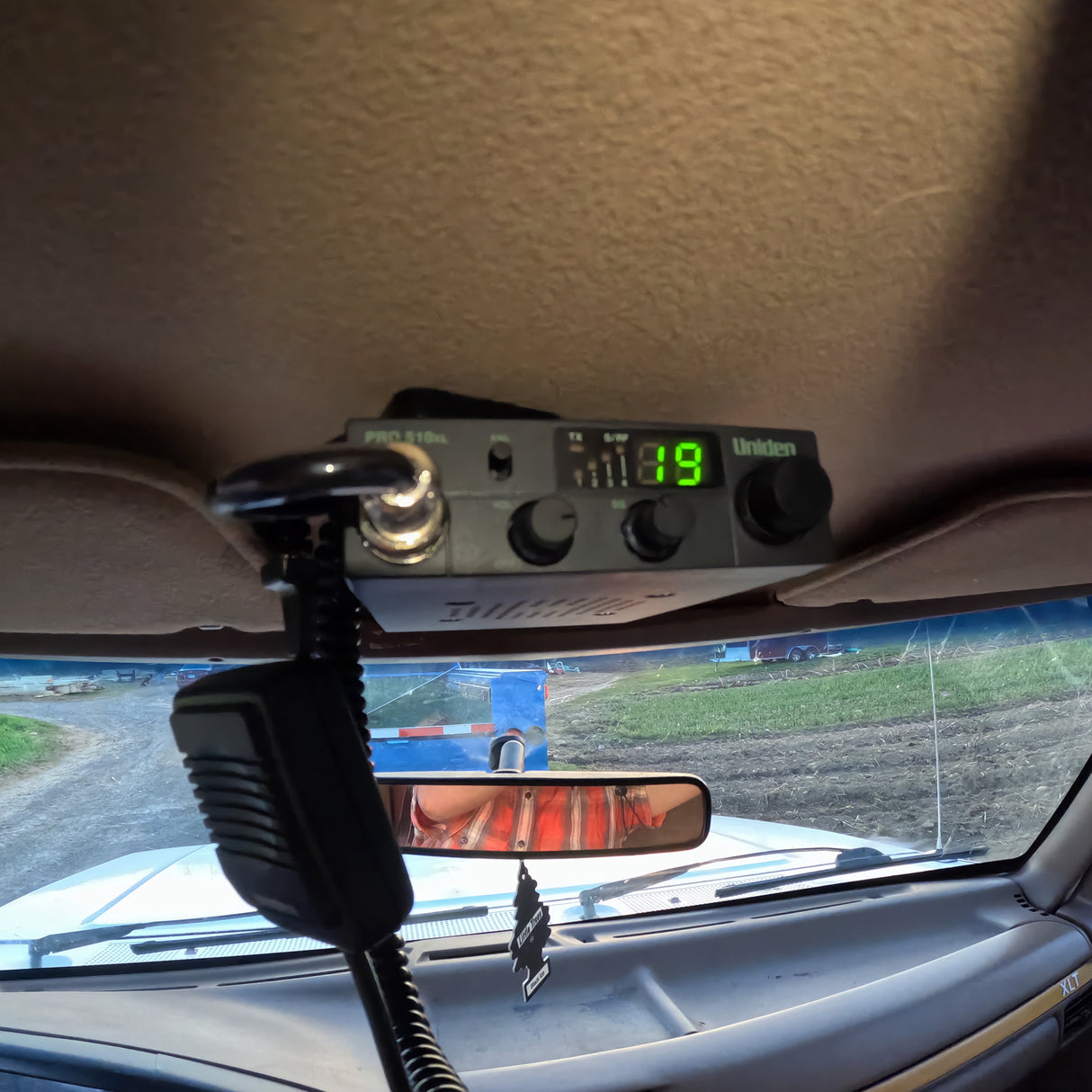 Mounted Uniden 510 | Right Channel Radios